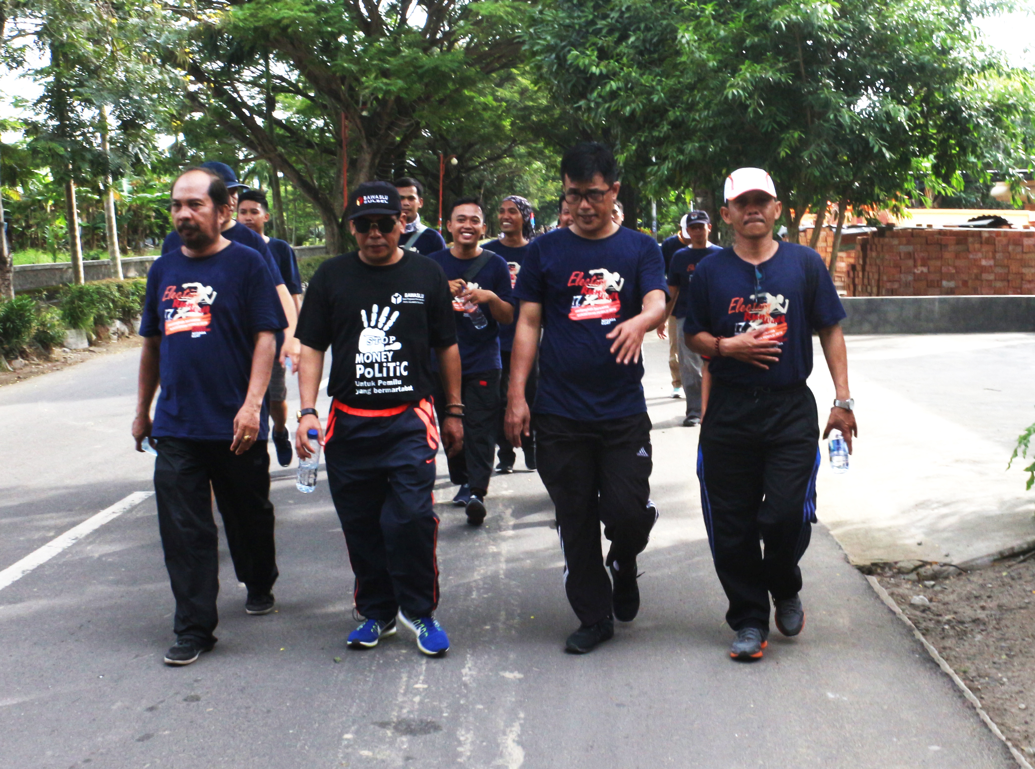 Ketua Bawaslu Kabupaten Pinrang Mengikuti Run and Walk KPUD Kabupaten Pinrang