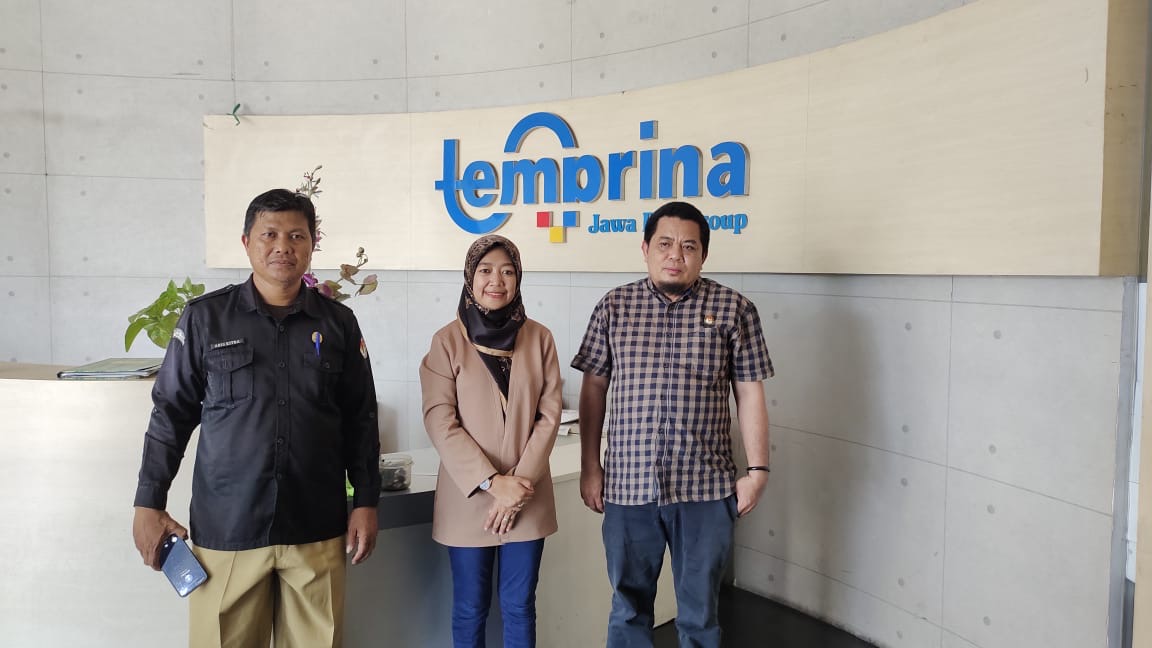 Ketua Bawaslu Pinrang di perusahaan cetak surat suara pilkada pinrang
