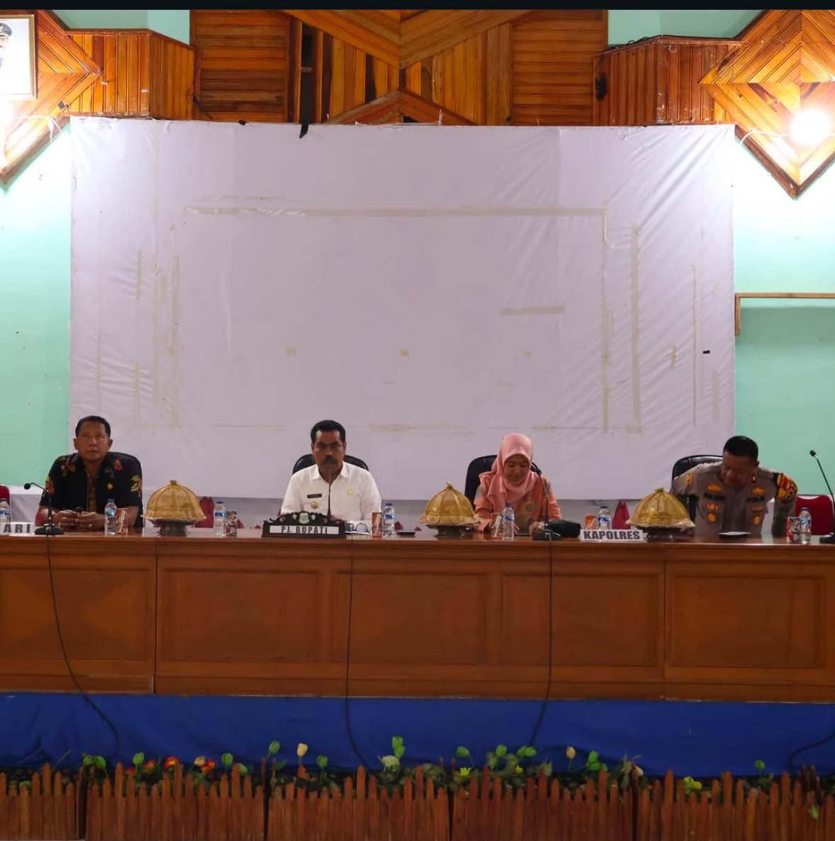 Ketua Bawaslu Pinrang pada saat memberikan materi