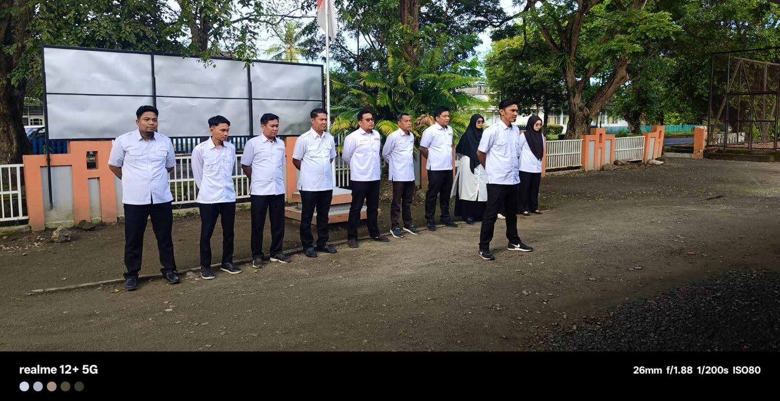 BAWASLU PINRANG GELAR APEL PAGI RUTIN UNTUK TINGKATKAN KEDISIPLINAN DAN SOLIDARITAS