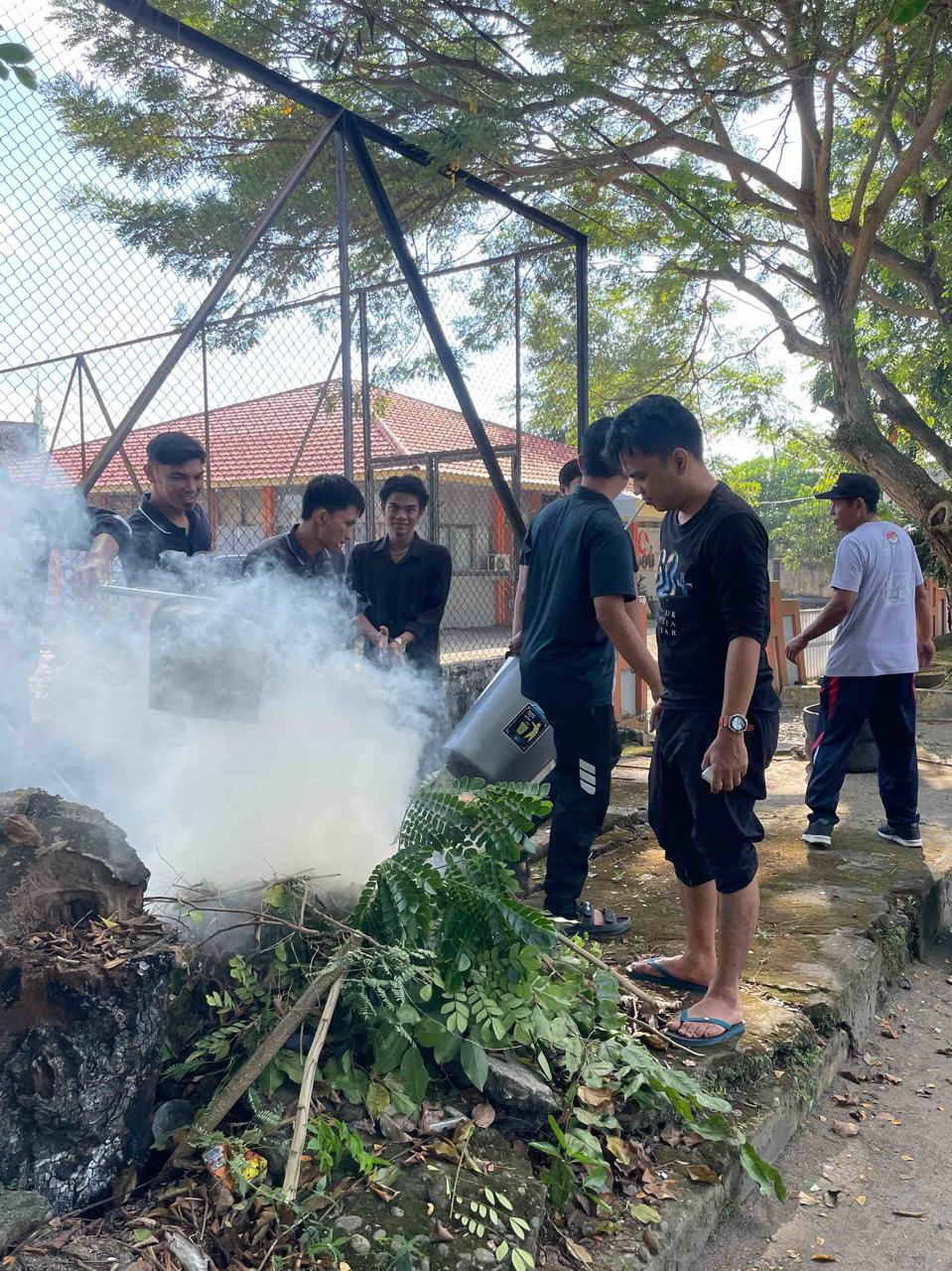 BAWASLU PINRANG KONSISTEN LAKSANAKAN JUMAT BERSIH, TANAMKAN KOMITMEN "KEBERSIHAN SEBAGIAN DARI IMAN"