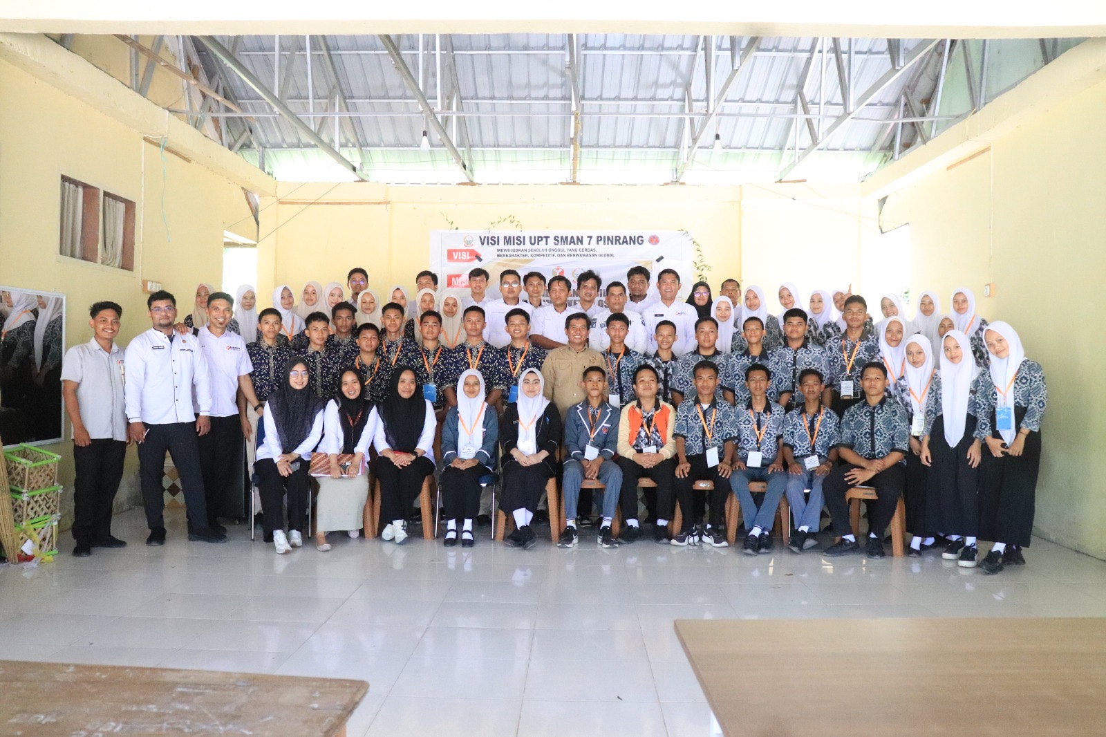 BAWASLU PINRANG LAKSANAKAN "BAWASLU GOES TO SCHOOL" DI SMAN 7 PINRANG, SIMULASI PEMILIHAN KETUA OSIS DIGELAR