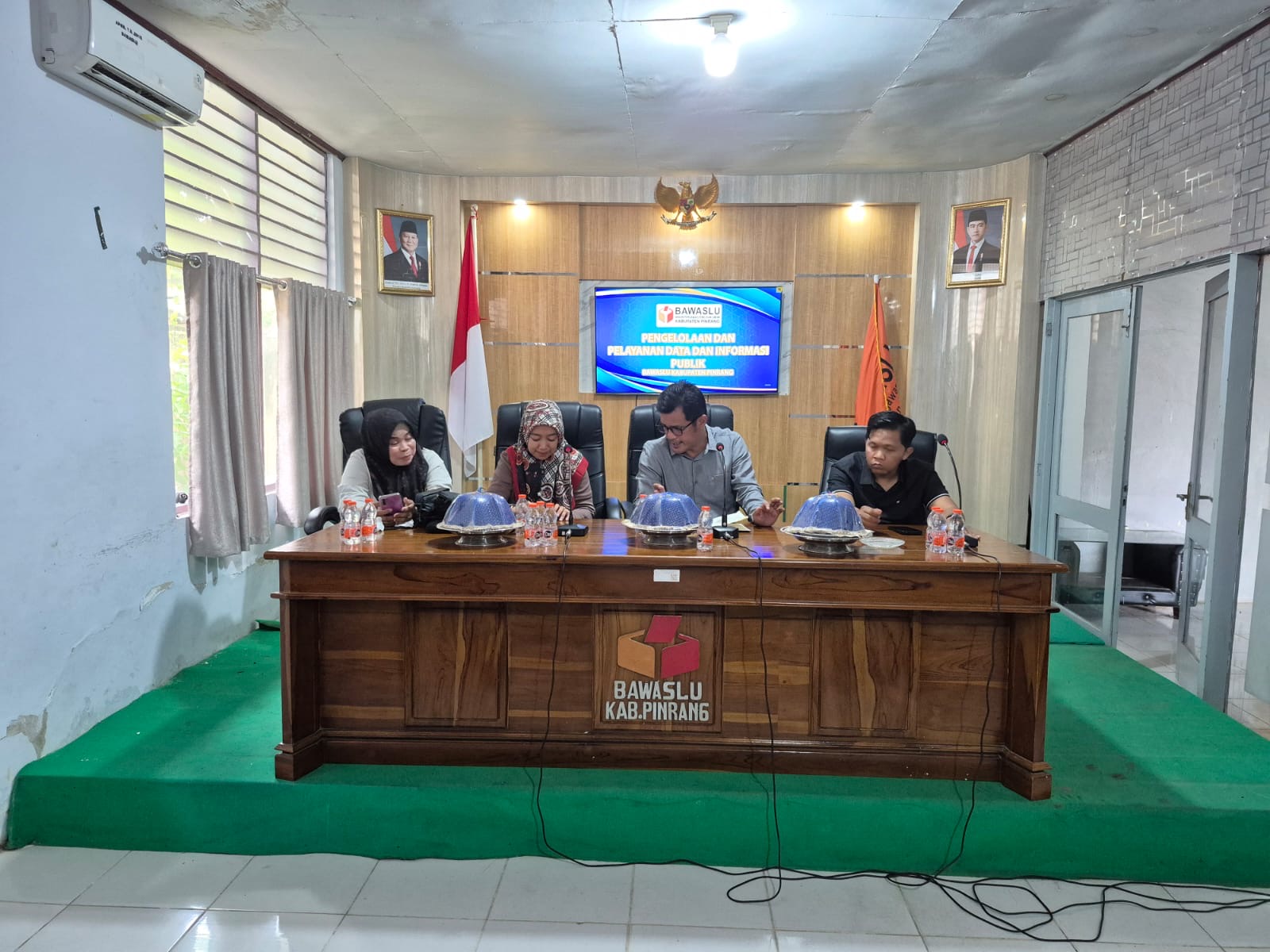 BAWASLU PINRANG GELAR KEGIATAN PENGELOLAAN DAN PELAYANAN DATA INFORMASI PUBLIK, HADIRKAN PIMPINAN BAWASLU SULSEL ALAMSYAH