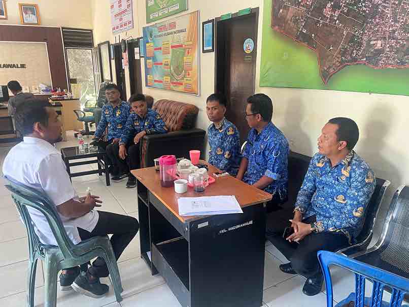 BAWASLU PINRANG LAKUKAN UJI PETIK PENGAWASAN DATA PEMILIH DI KELURAHAN MACCORAWALIE