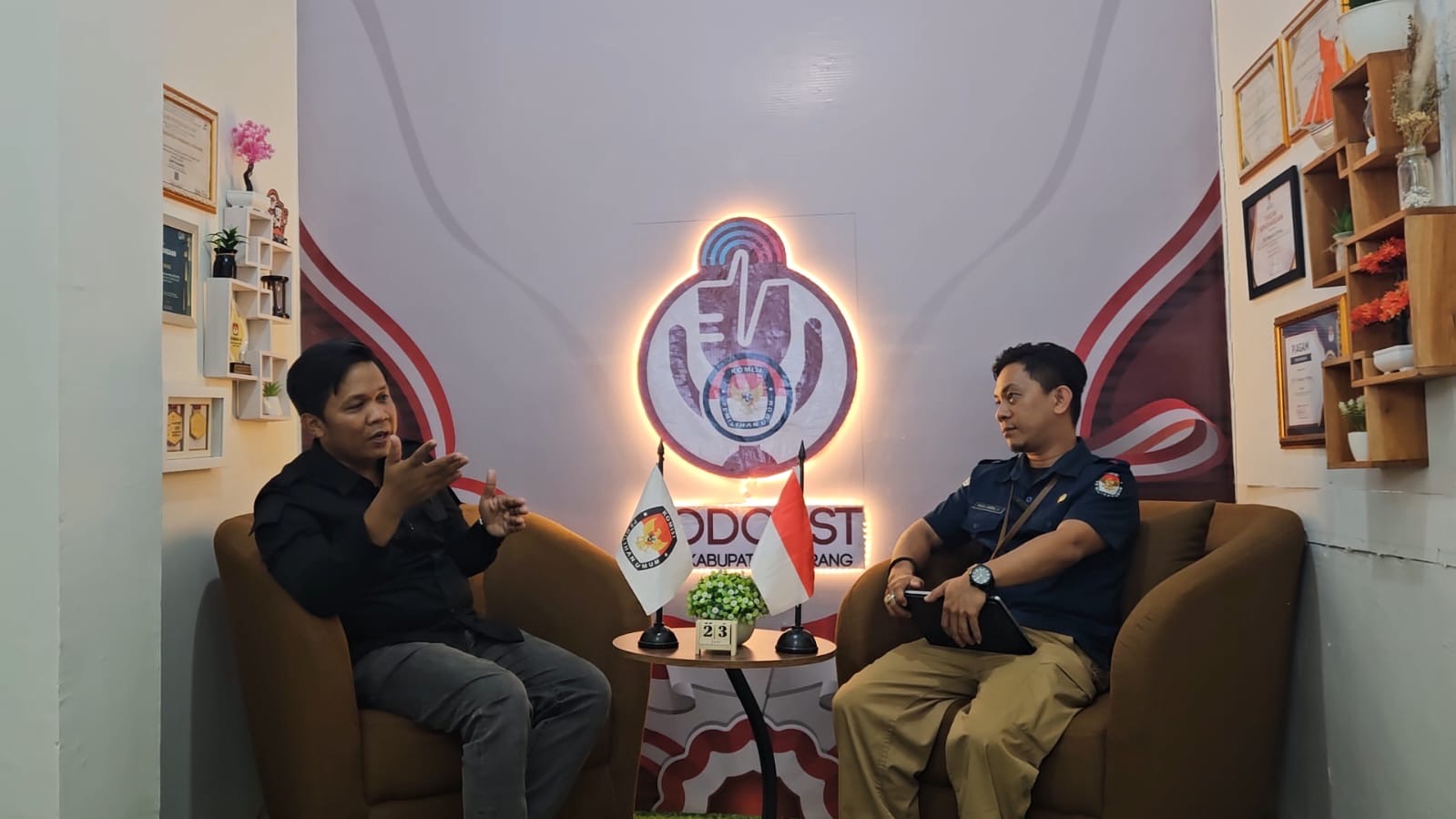 Aswar Beberkan Upaya Pencegahan Bawaslu Pinrang dalam Podcast KPU Pinrang