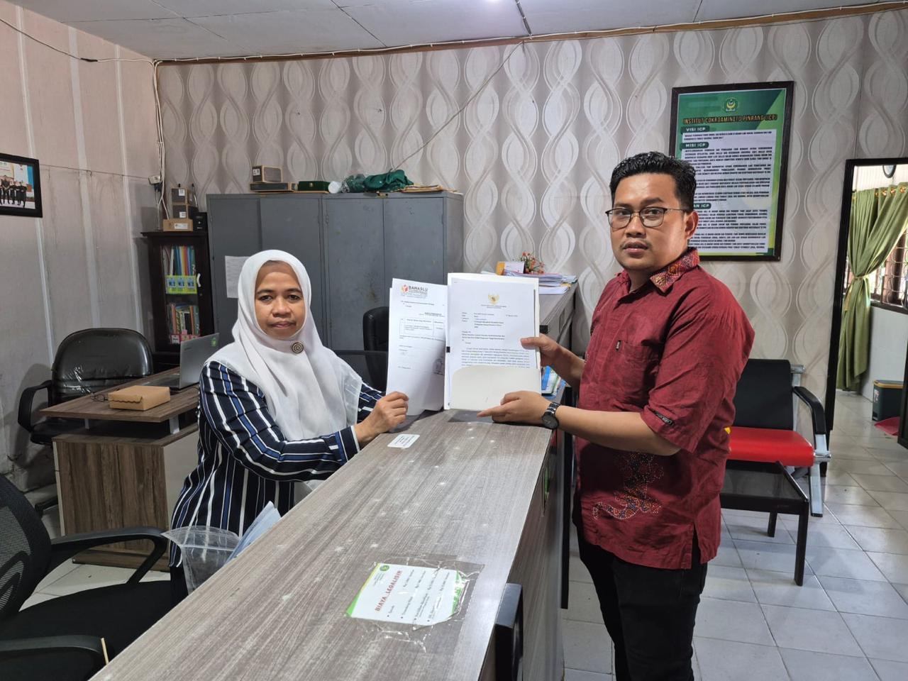 JUDUL : BAWASLU PINRANG MENGGANDENG PERGURUAN TINGGI DI PINRANG UNTUK IKUT SERTA DALAM KOMPETISI DEBAT PENEGAKAN HUKUM NASIONAL 