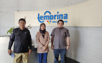 Ketua Bawaslu Pinrang di perusahaan cetak surat suara pilkada pinrang