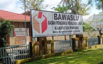 Bawaslu Pinrang Gelar Kegiatan Jumat bersih