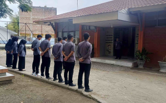 Bawaslu Pinrang Gelar Apel Pagi Rutin Setiap Hari Senin, Kepala Sekretariat Jadi Pembina Apel