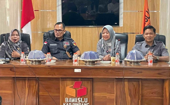 KEPALA SEKRETARIAT BAWASLU SULSEL SUPERVISI DAN MONITORING DI BAWASLU PINRANG, TEKANKAN DISIPLIN PEGAWAI