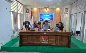 BAWASLU PINRANG GELAR KEGIATAN PENGELOLAAN DAN PELAYANAN DATA INFORMASI PUBLIK, HADIRKAN PIMPINAN BAWASLU SULSEL ALAMSYAH
