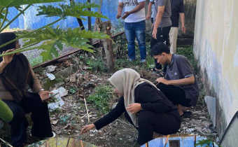 BAWASLU PINRANG LAKSANAKAN JUMAT BERSIH, TEKANKAN KEDISIPLINAN DAN KEBERSIHAN STAF